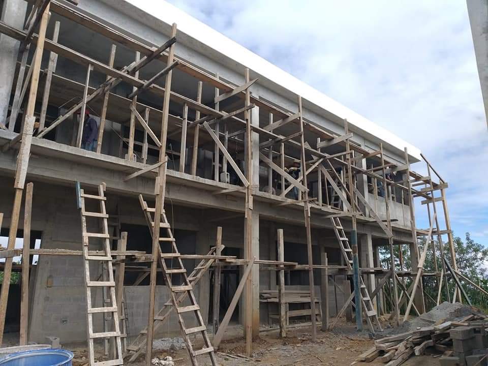 Avanza construcción de instituto en San Bartolomé Jocotenango