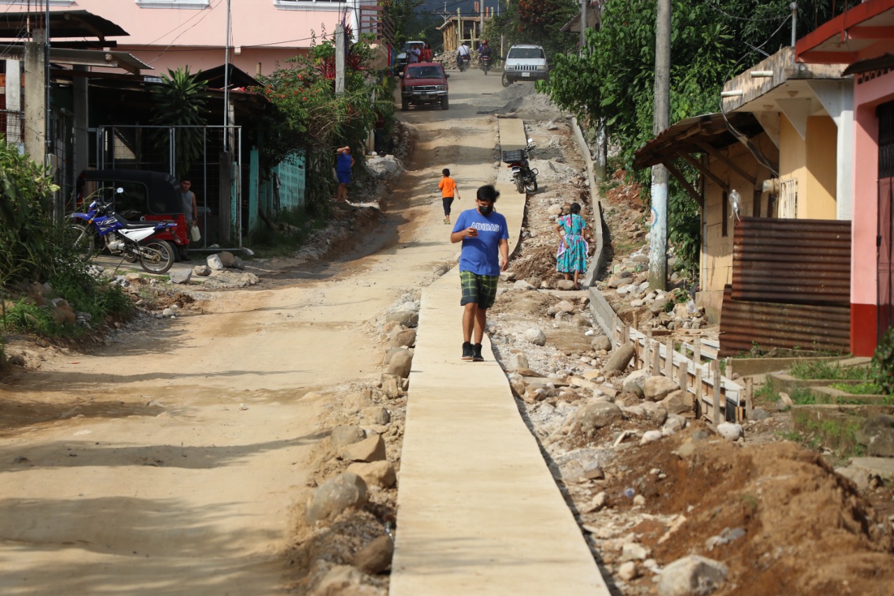 Avanza mejoramiento de camino rural en Nuevo Progreso