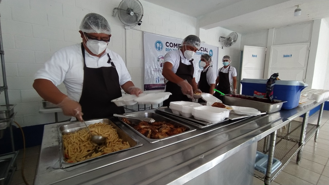 El comedor social número 32 funciona en Río Bravo