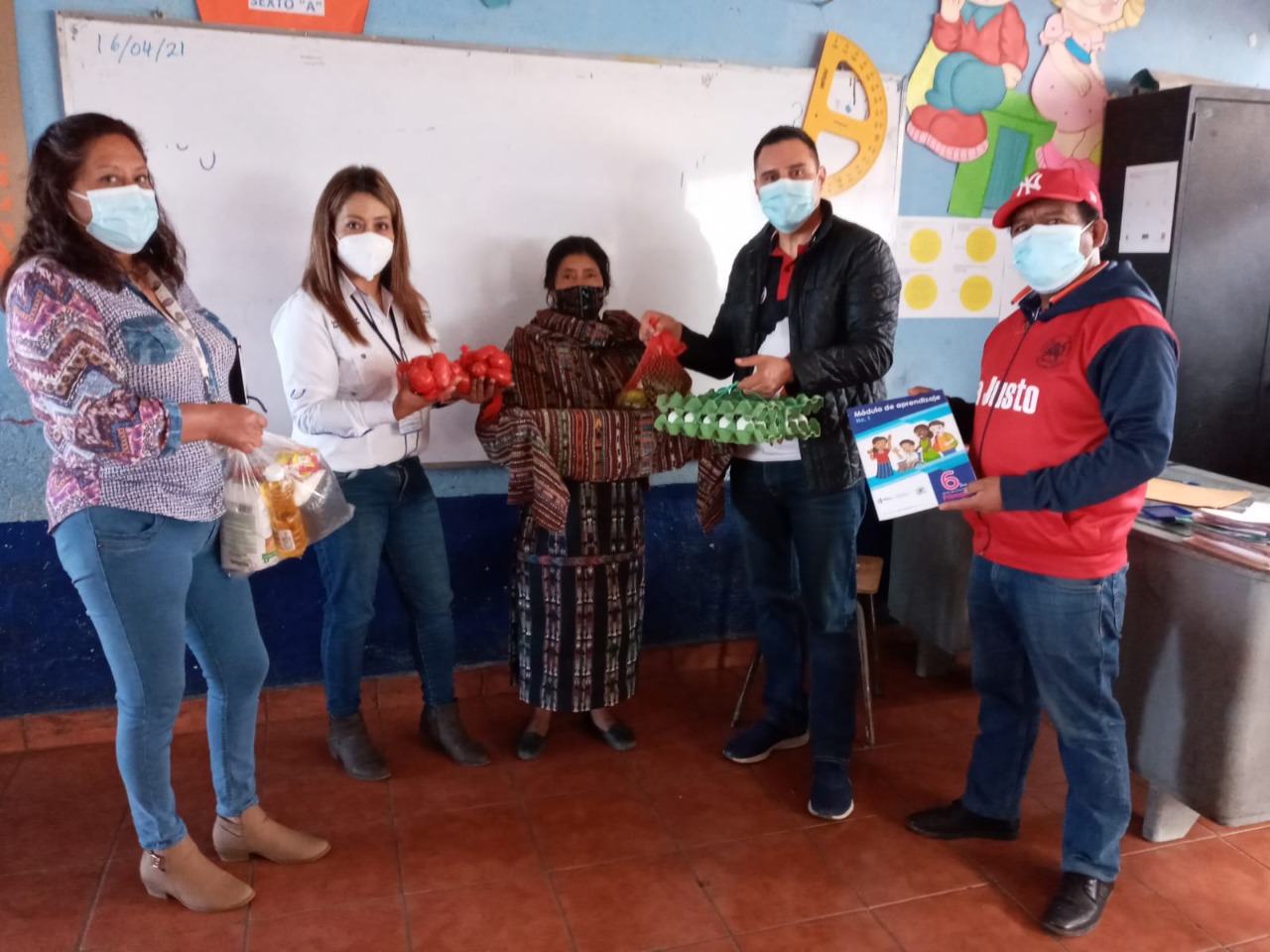Entregan alimentos en escuelas de Sololá