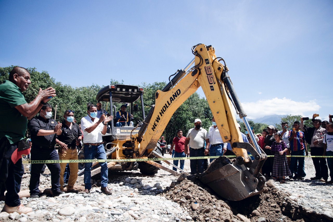 Comienza construcción de puente sobre río Tinajas