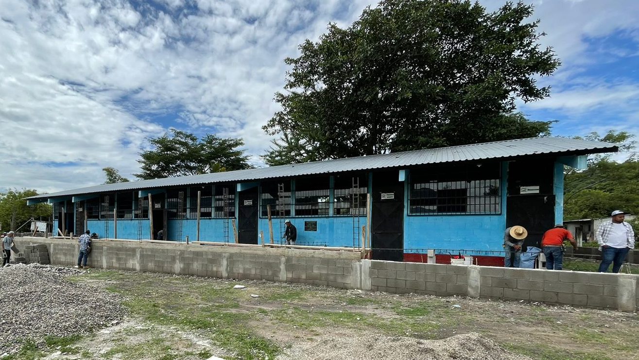 Estudiantes de Jalpatagua recibirán clases en edificios renovados