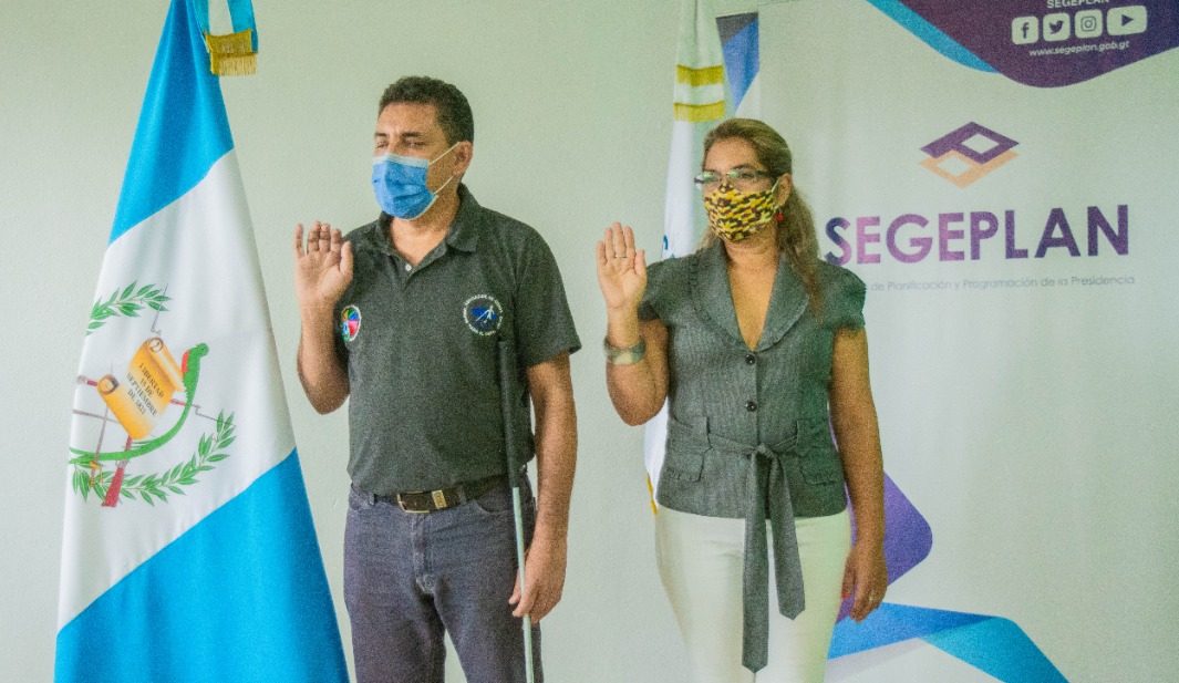 Juramentan a representantes de personas con discapacidad ante el Codede de El Progreso