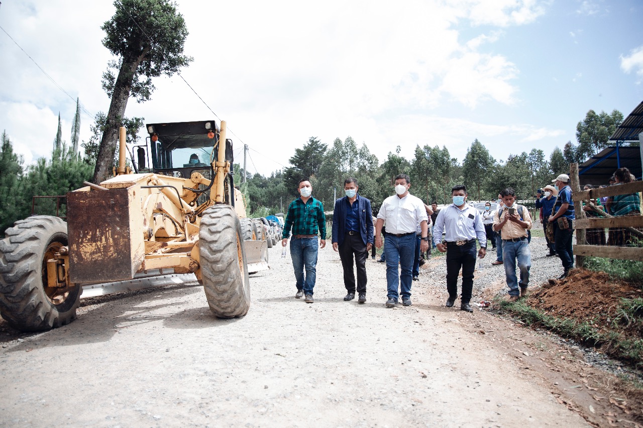 Comienzan mejoras de ruta hacia aldea Najquitob, Santa Cruz Verapaz