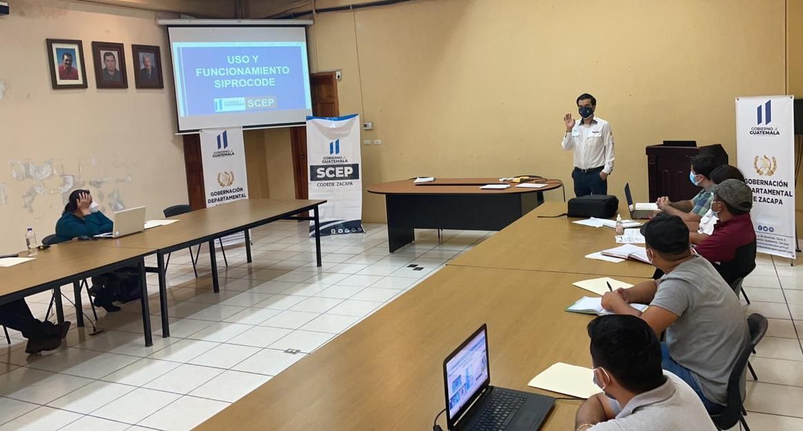Personal municipal de Zacapa se capacita en el uso del Siprocode