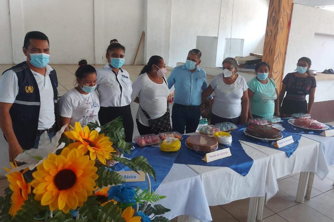 Vecinas de Champerico culminan capacitación mediante Mi Beca Artesano