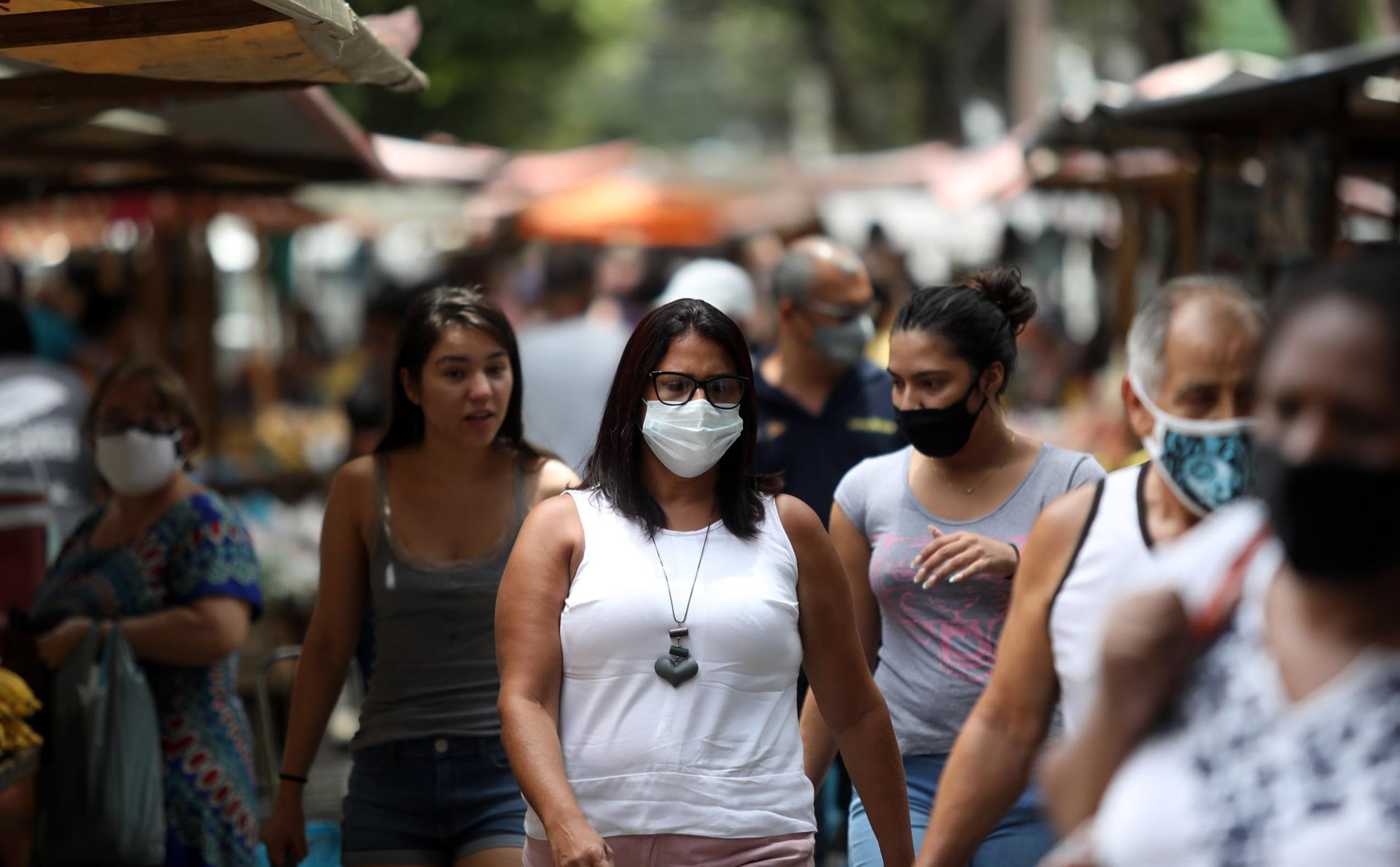 Brasil registra la menor media de muertes diarias por COVID-19 desde enero