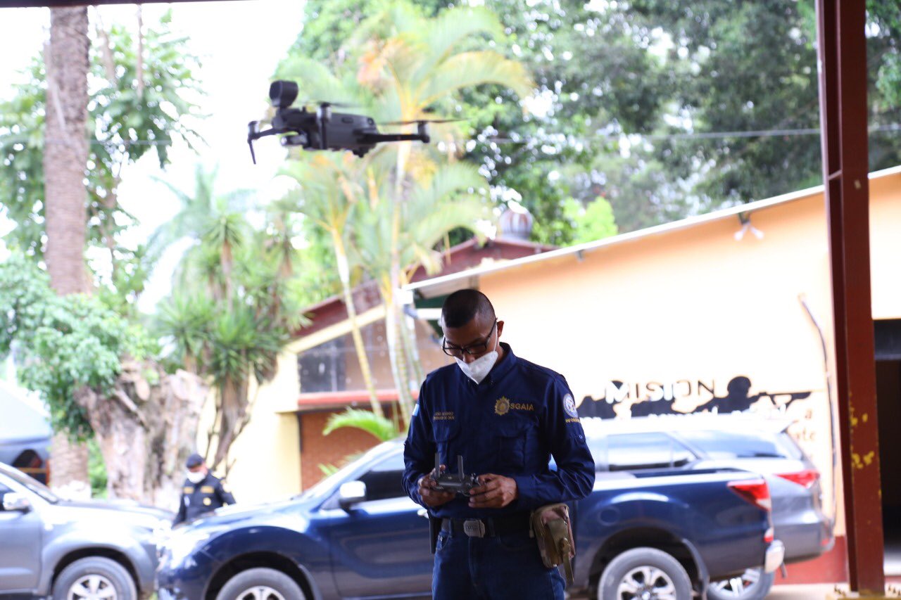 Mingob clausura segundo curso básico de adiestramiento para uso de drones