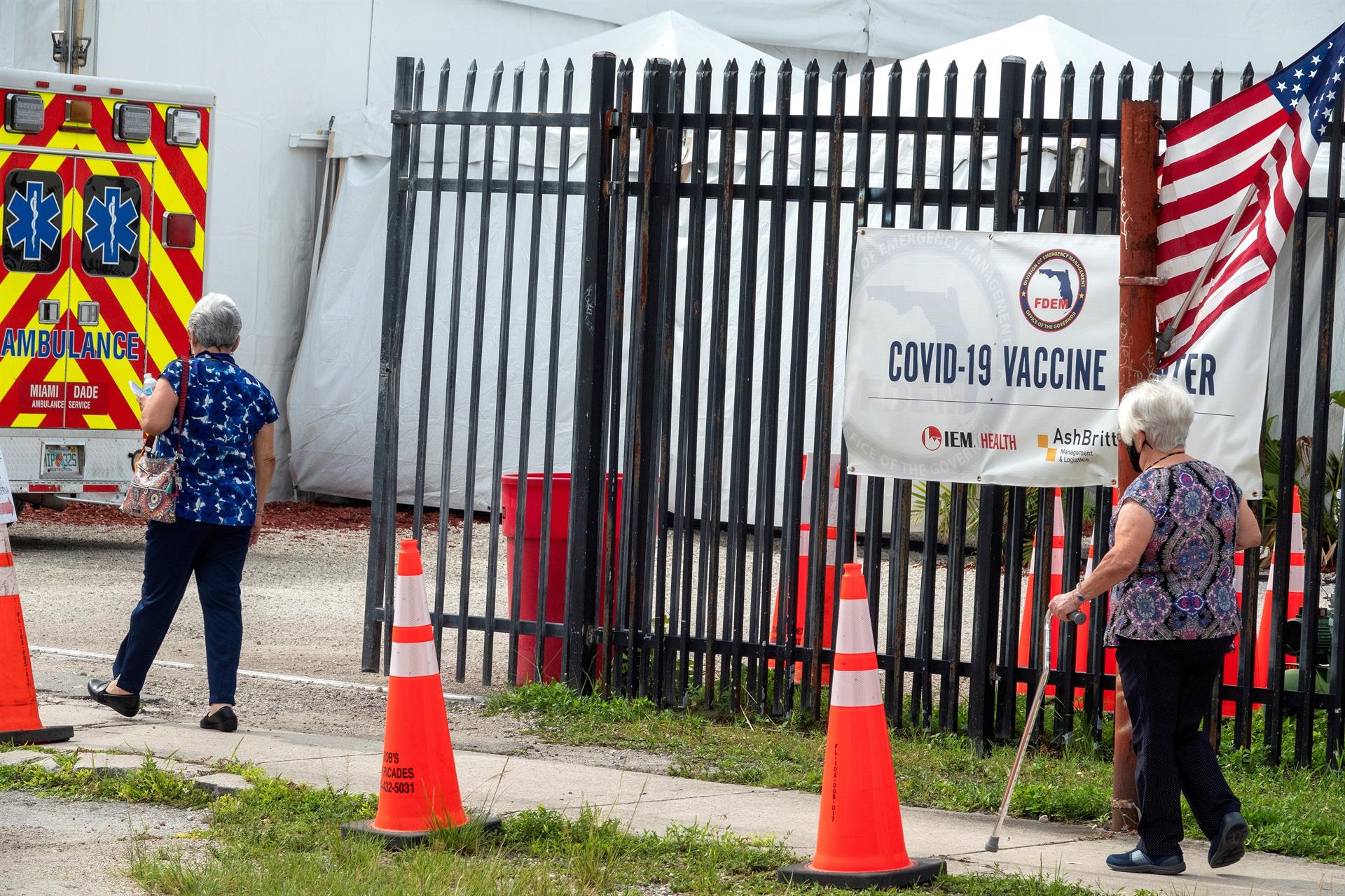 La Casa Blanca cree que “es hora” de extender las obligaciones de vacunarse