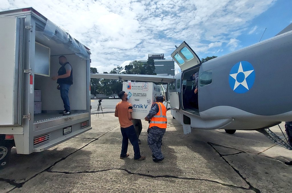 Fuerza Aérea Guatemalteca traslada más de 86 mil dosis de vacunas contra COVID-19 al interior del país