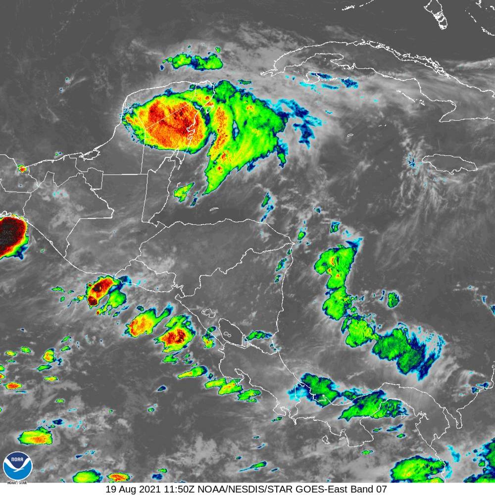 Huracán Grace se ubica a 300 kilómetros al noroeste de Petén