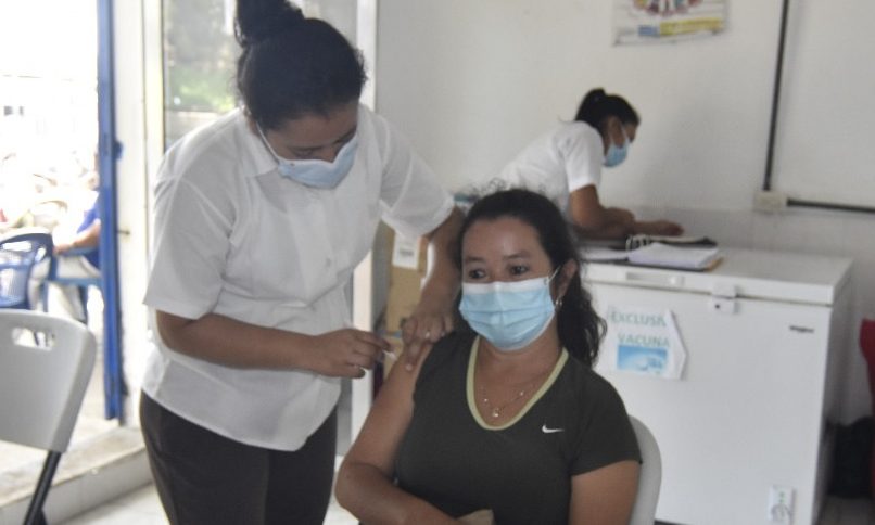 Avanza vacunación contra el COVID-19 en Escuintla