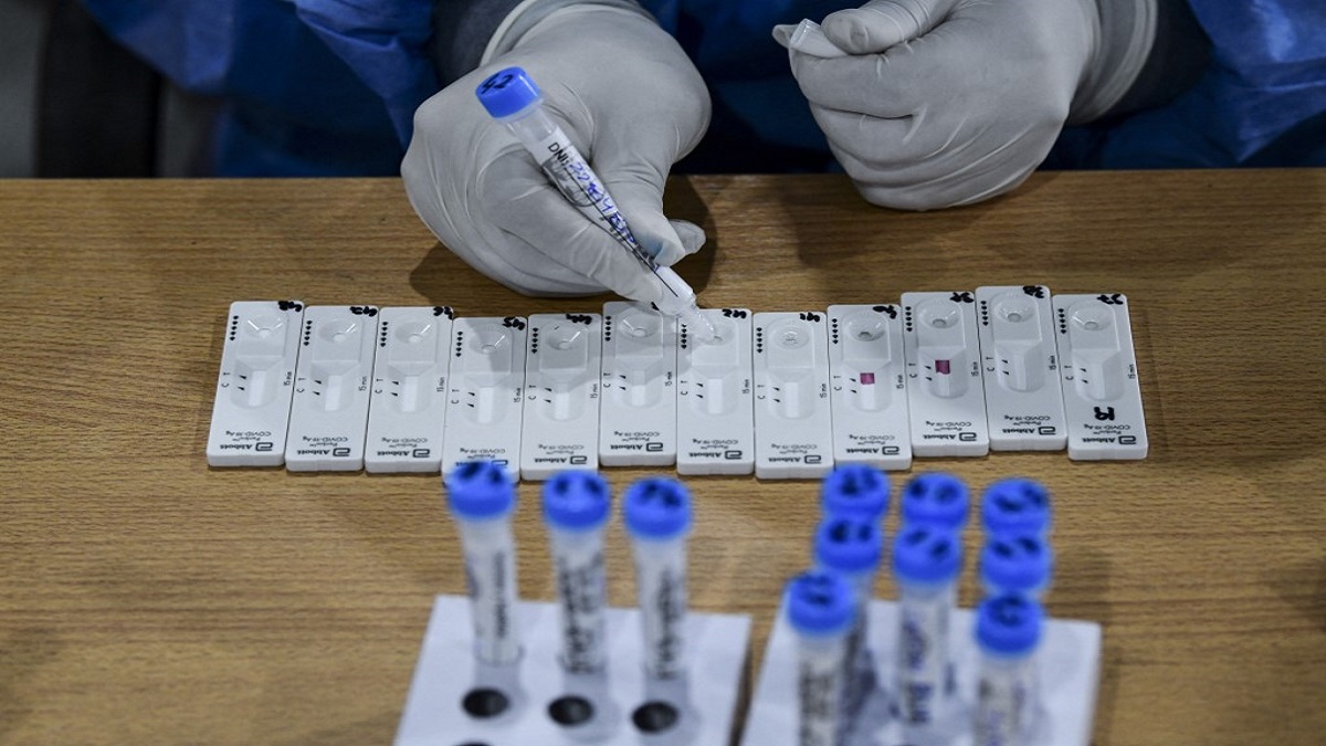 Científicos de Sudáfrica hallan una nueva variante de coronavirus muy mutante