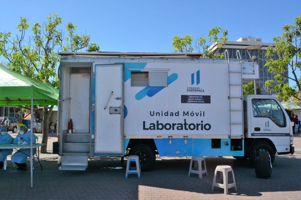 A través de los laboratorios móviles se continúa atendiendo a los guatemaltecos para detectra casos de COVID-19