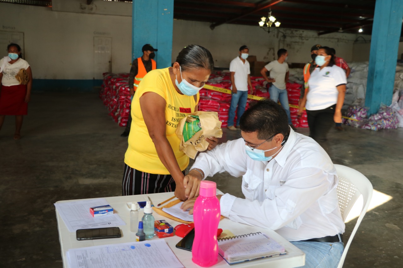 Familias afectadas por Eta y Iota en Petén reciben alimentos