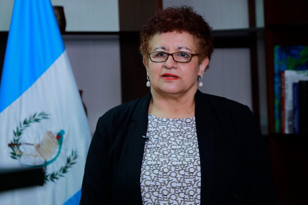 Ministra de Salud reconoce labor de primera línea en el Día del Salubrista