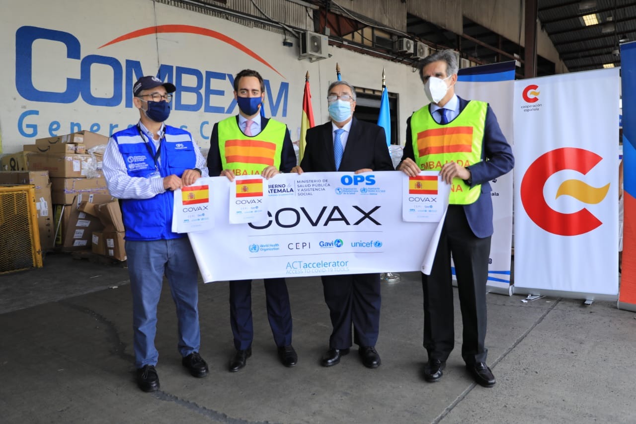 Ingresan 307 mil 200 dosis de vacunas contra COVID-19 donadas por España
