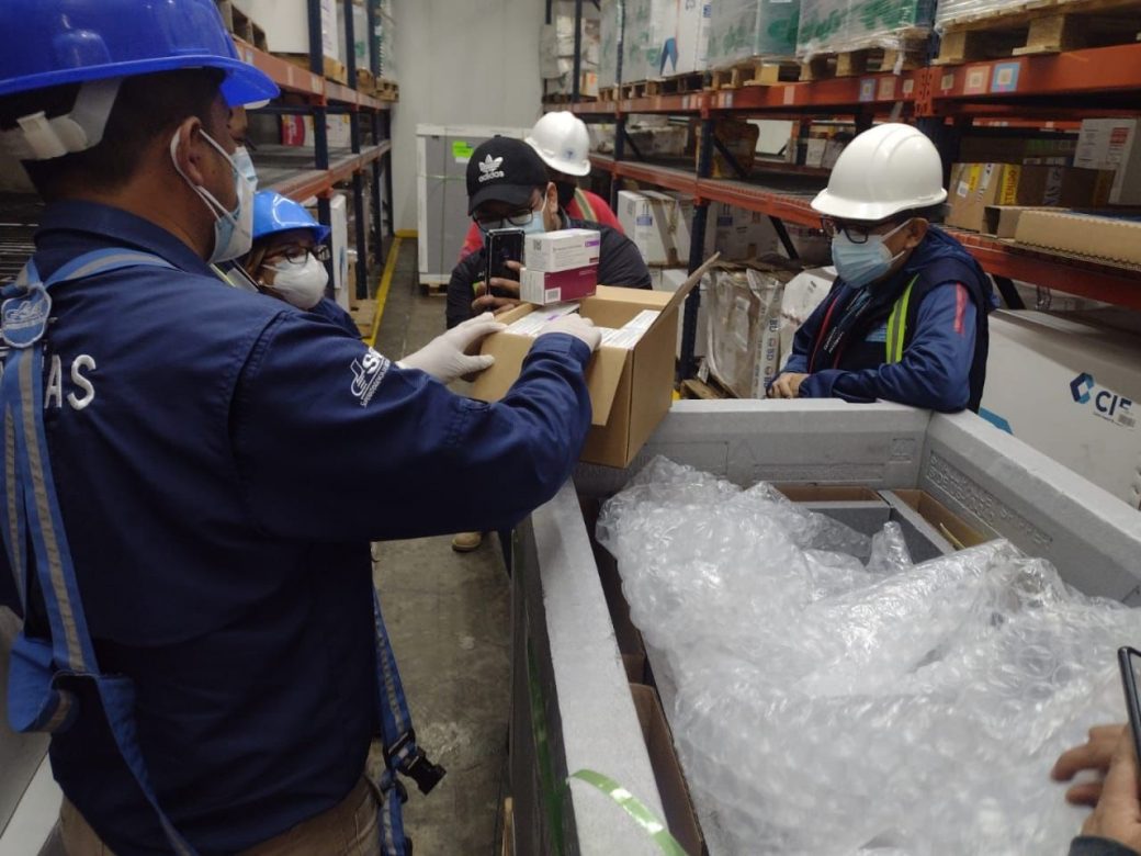 COVID-19: Lote de 363 mil 100 dosis de vacunas ingresa a Guatemala