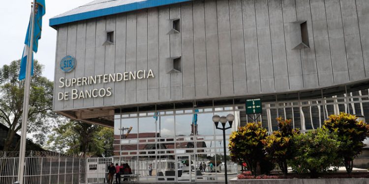 Autorizan cierre de bancos por asueto de 15 de septiembre