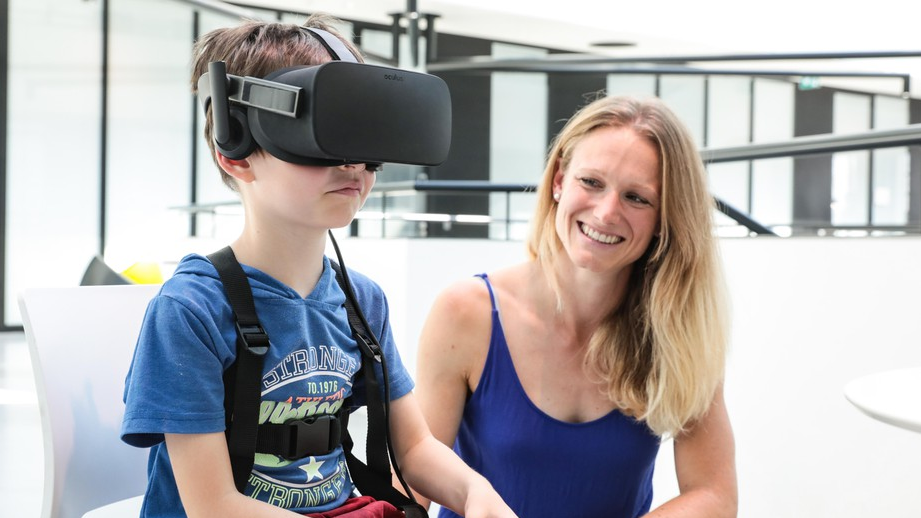 Estudio muestra que realidad virtual puede afectar coordinación motora en niños