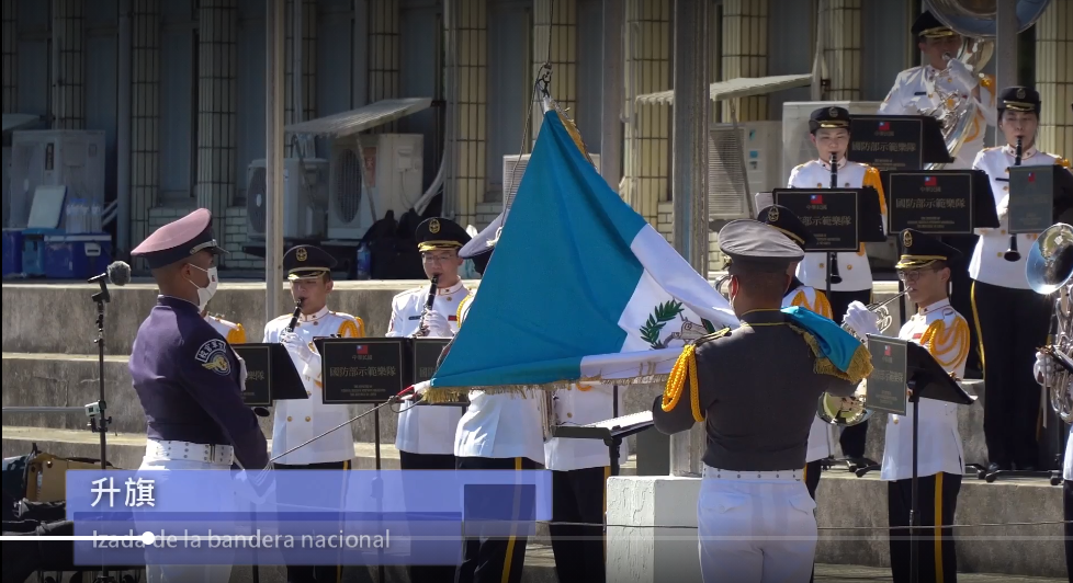 Izan bandera de Guatemala en Taiwán para festejar bicentenario de la Independencia