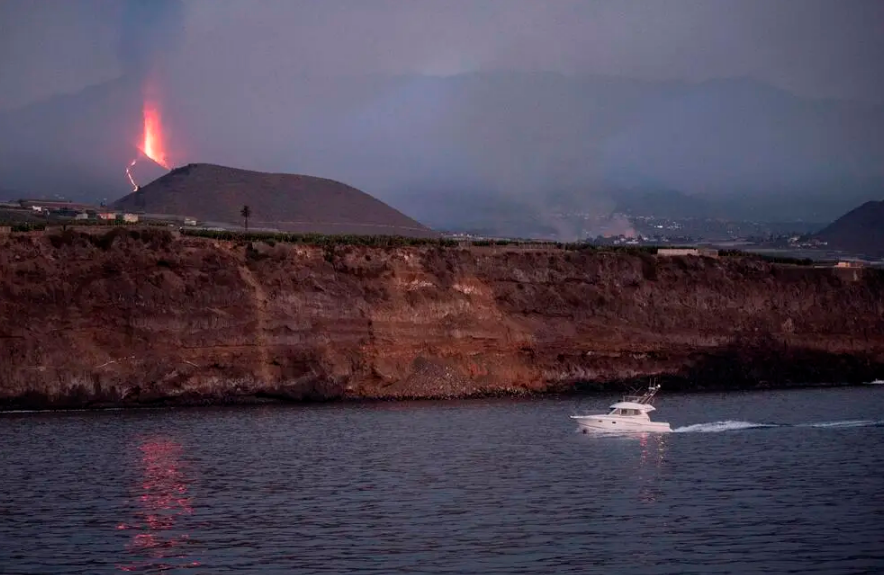 La Palma, España: lava está a entre 800 y mil metros del mar sin seguridad de que llegue
