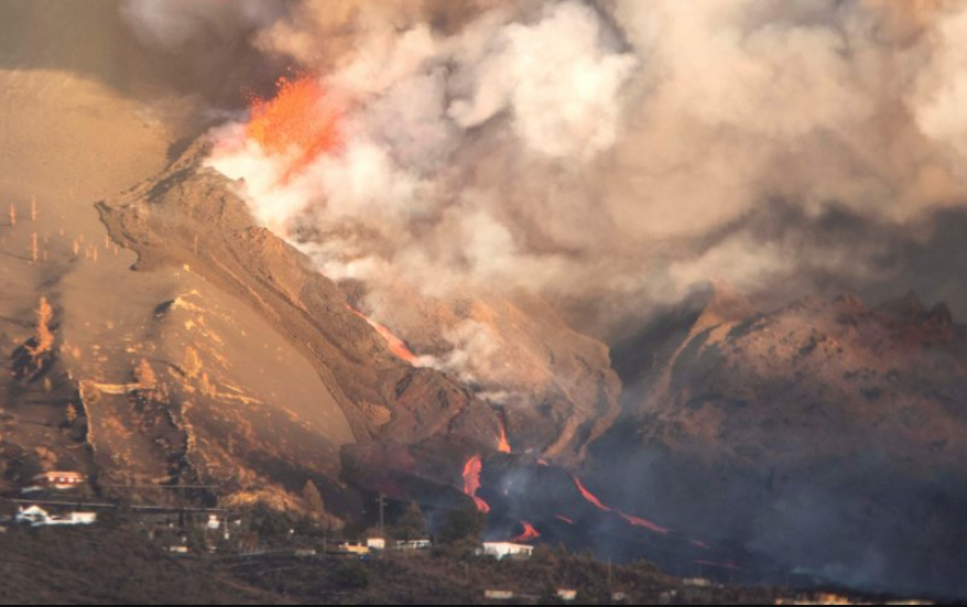 Lava del volcán de La Palma cubre 338 hectáreas con terreno ganado al mar