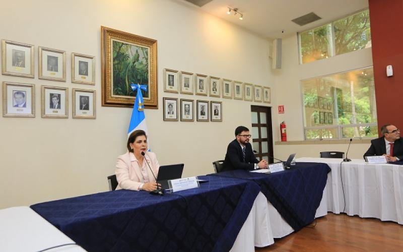 La viceministra de Relaciones Exteriores, Ava Atzum Arévalo.