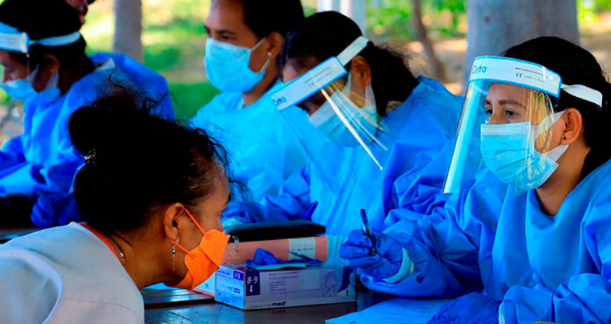 Casos globales de COVID-19 bajan por tercera semana consecutiva