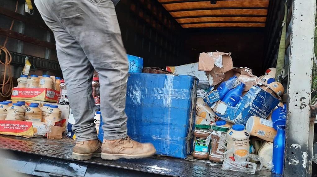 PNC captura a dos personas por trasladar mercadería de contrabando