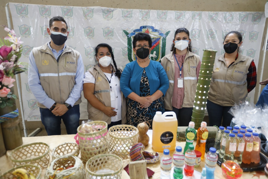 Mujeres de Jutiapa concluyen curso de artesanías de bambú