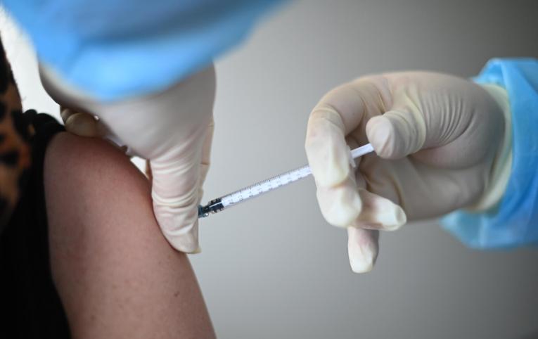 Salud detalla proceso de inmunización contra COVID-19 para menores de edad