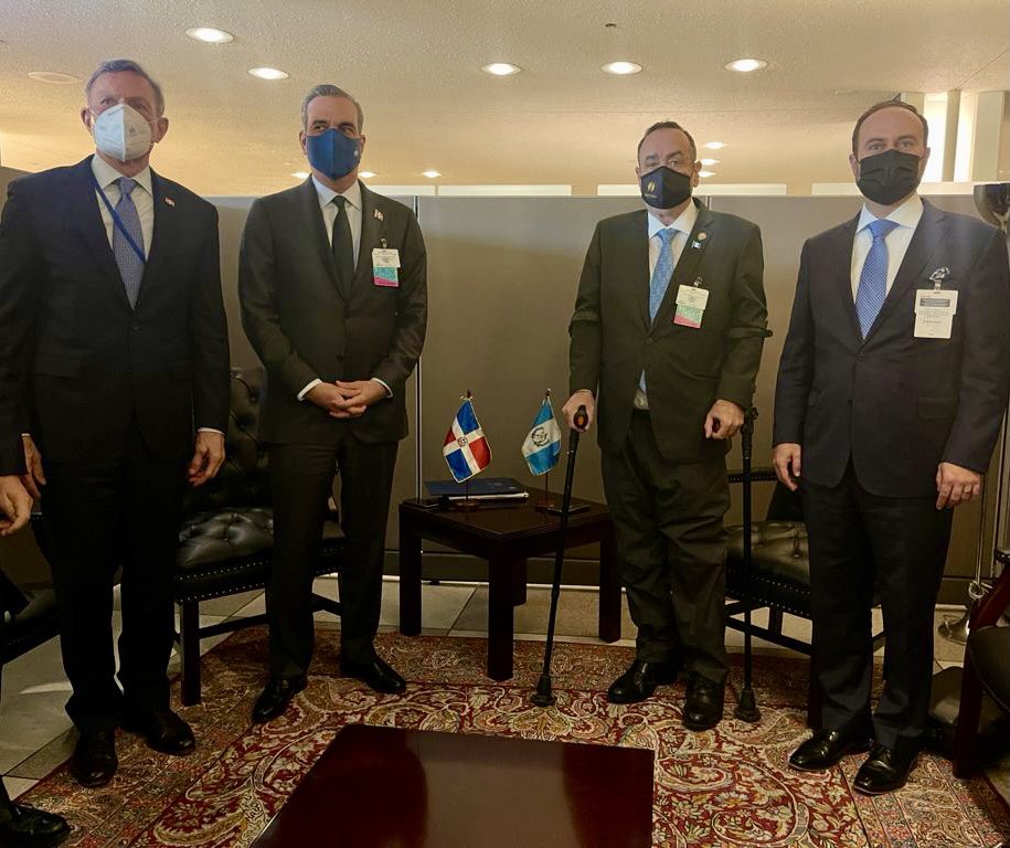 Reunión bilateral entre los presidentes de Guatemala y República Dominicana.