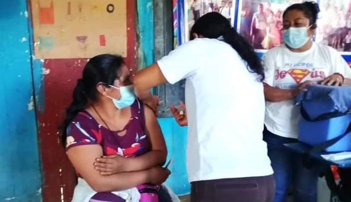 Salud refuerza vacunación comunitaria contra el COVID-19 en San Felipe, Retalhuleu