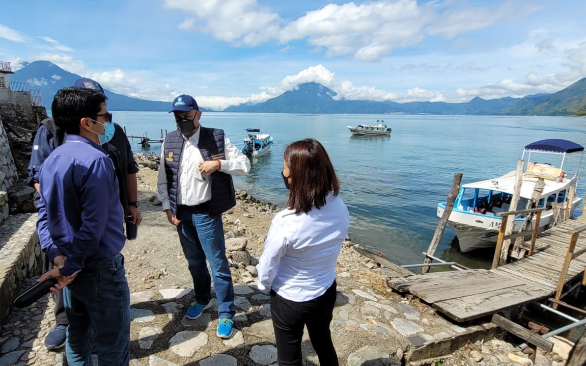 Supervisan proyectos ambientales en cuenca del lago de Atitlán