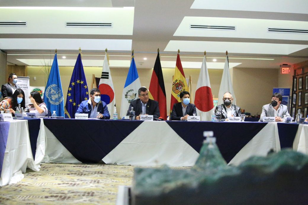 Presentan estrategia de trabajo para preservar el lago de Atitlán, ante cooperación internacional