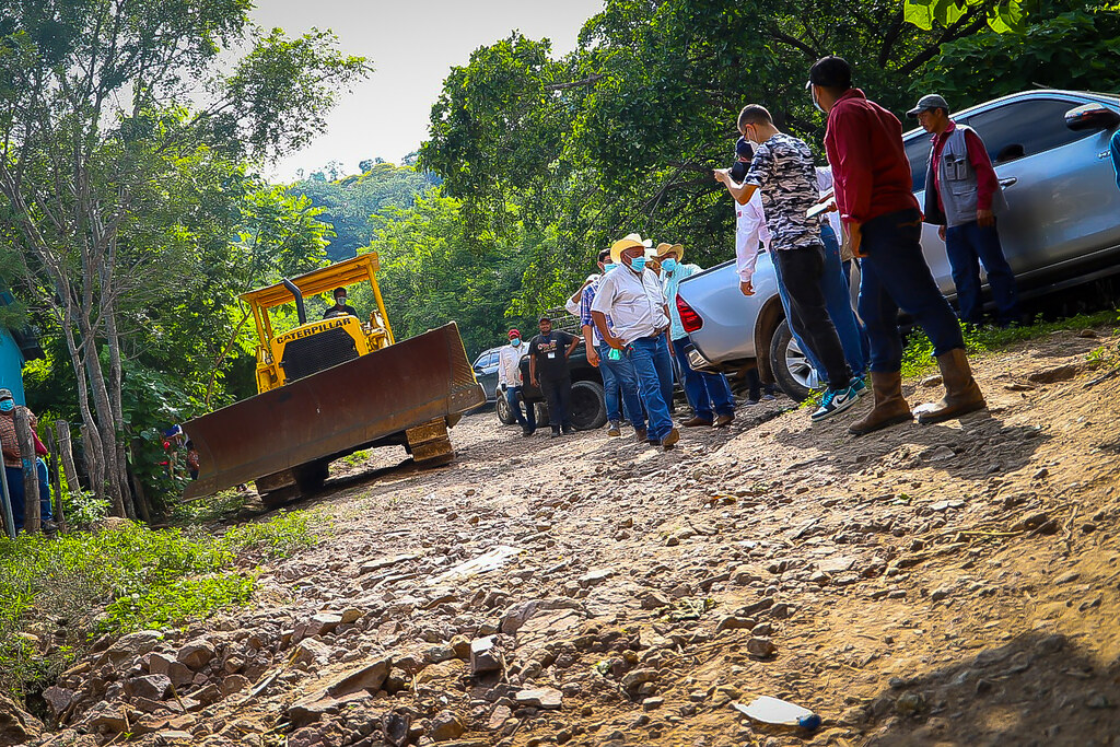 Rehabilitación de caminos rurales beneficia a más de 71 mil familias