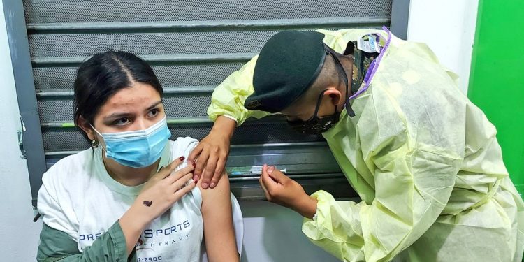 COVID-19: Ministerio de Salud habilita registro para vacunación de mayores de 18 años