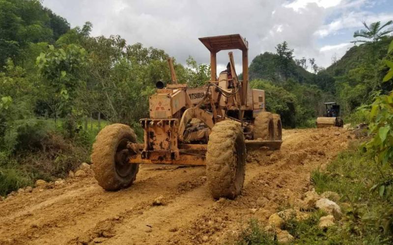 Convoyes del Fondo de Solidaridad mejoran vías de comunicación en San Luis, Petén