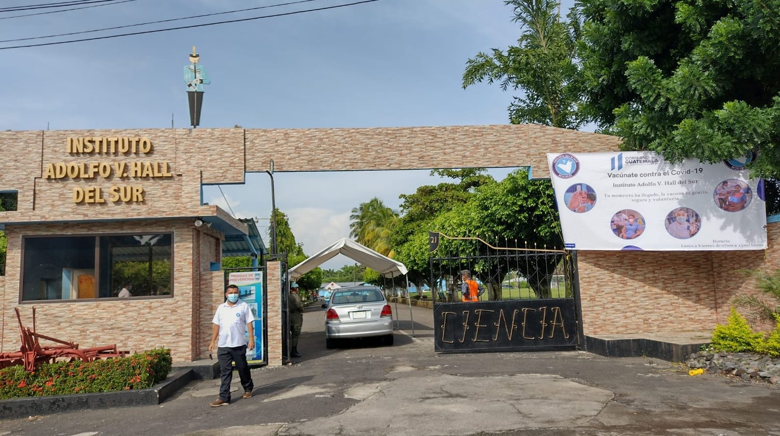 Retalhuleu: Abren puesto de vacunación contra el COVID-19 en instalaciones militares