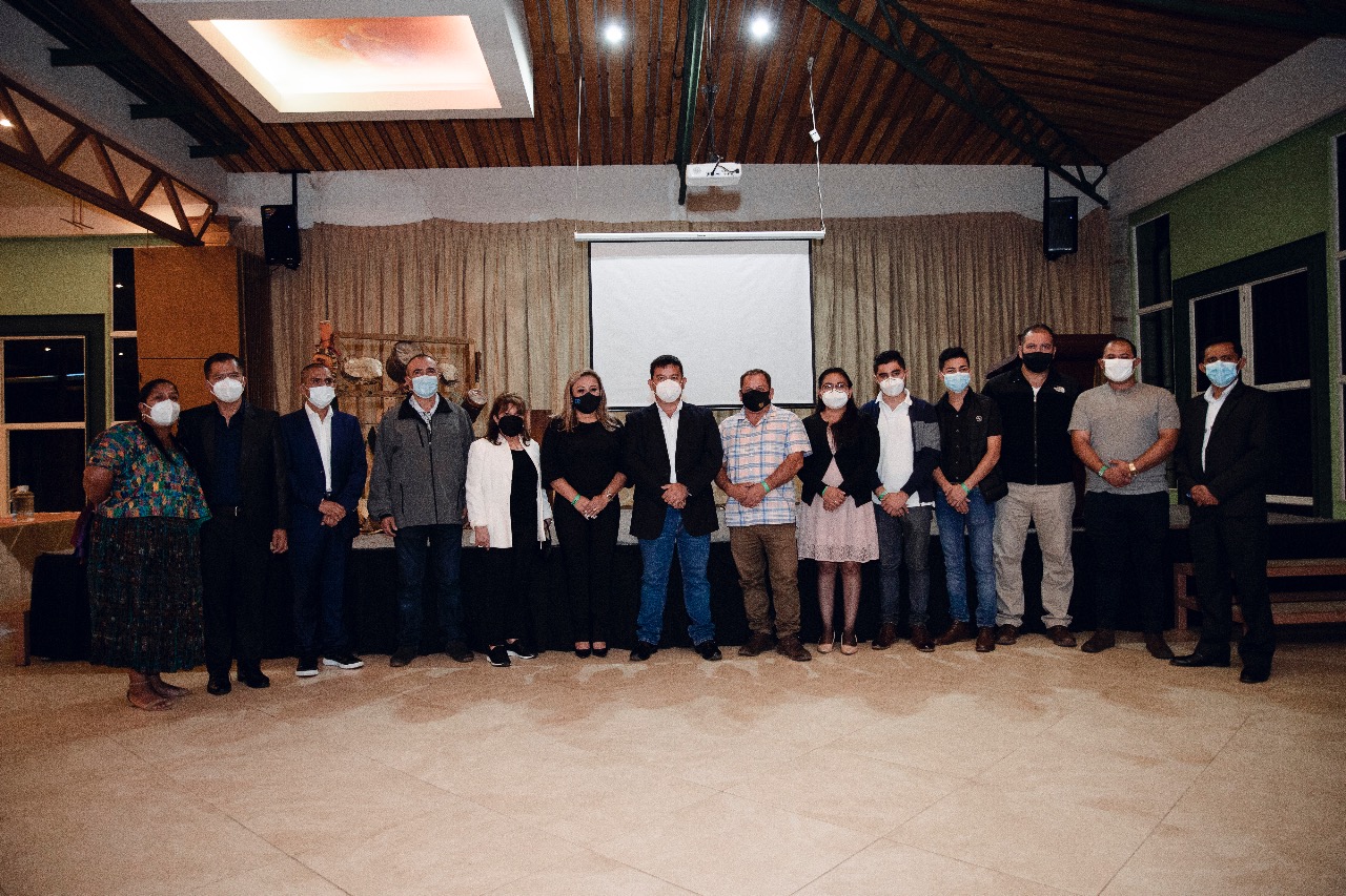 Alcaldes de Alta Verapaz intercambian experiencias con sus homólogos salvadoreños
