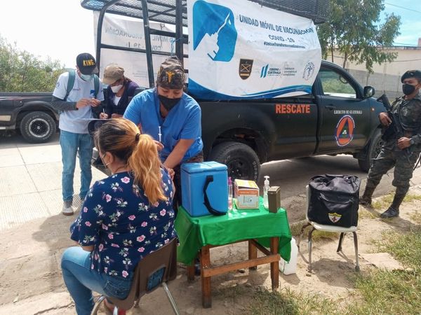 Puesto de vacunación móvil recorre las calles de Huehuetenango