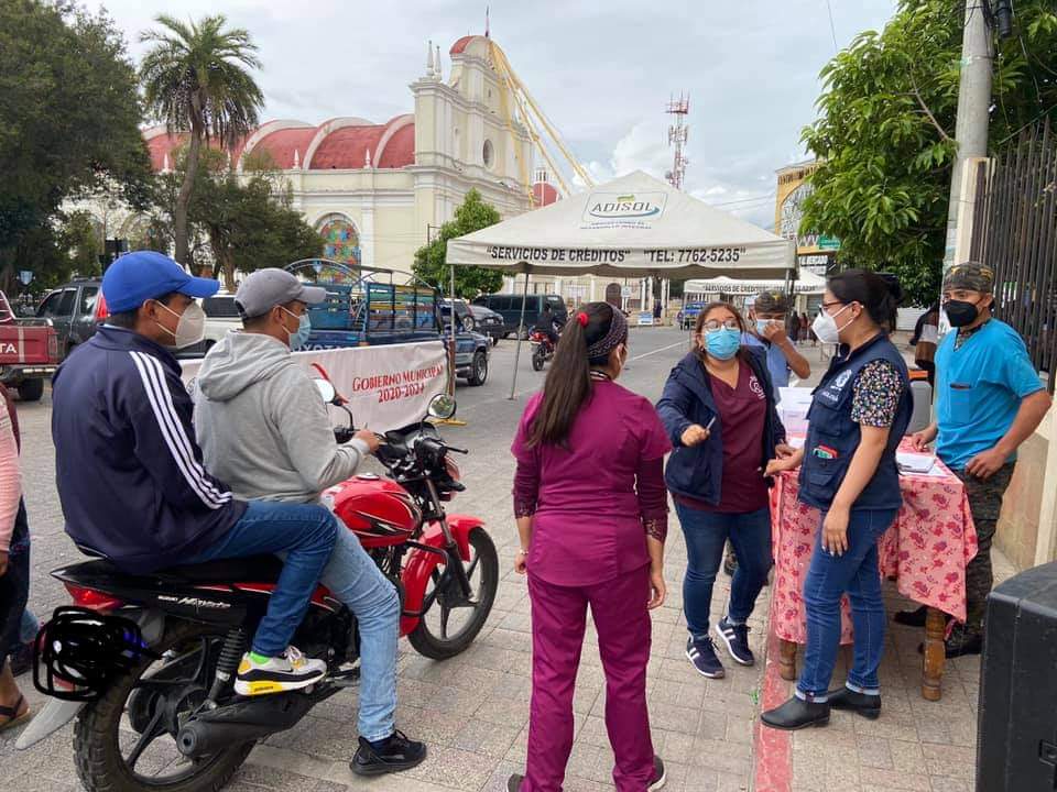 Instalan puesto de vacunación vehicular en Sololá