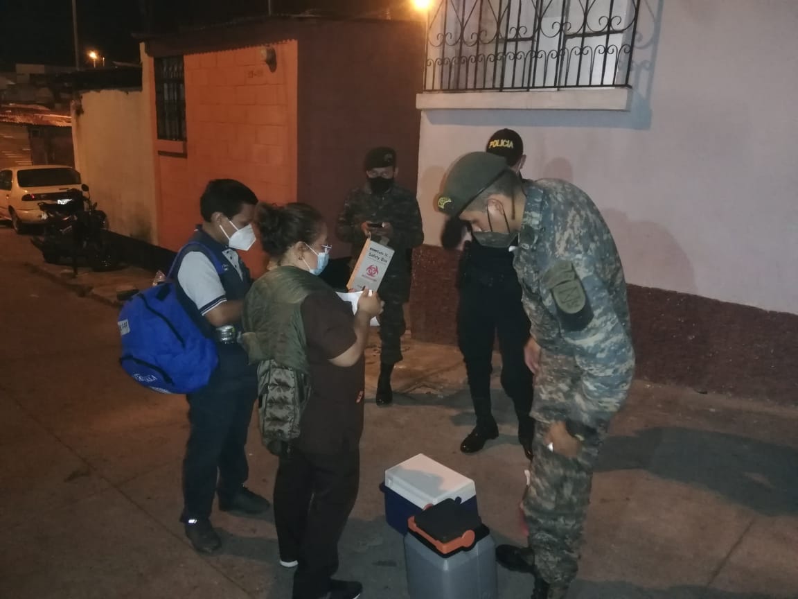Impulsan vacunación de casa en casa en colonia Alameda II, zona 18