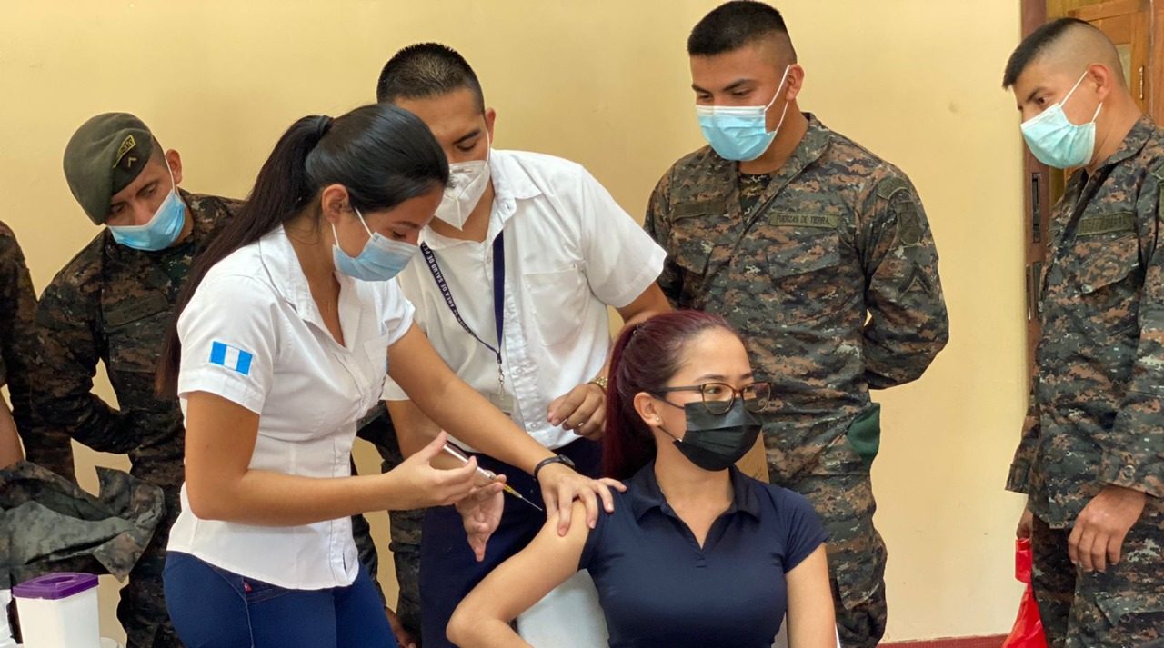 Más instituciones apoyarán en la vacunación domiciliar contra el COVID-19 en Petén