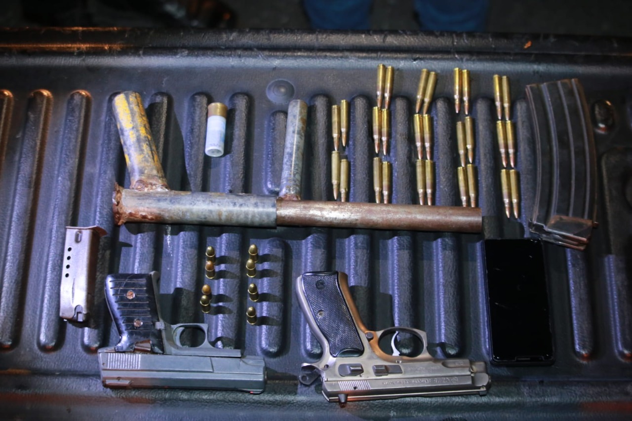 PNC detiene a hombre que trasladaba armas y municiones en Palencia
