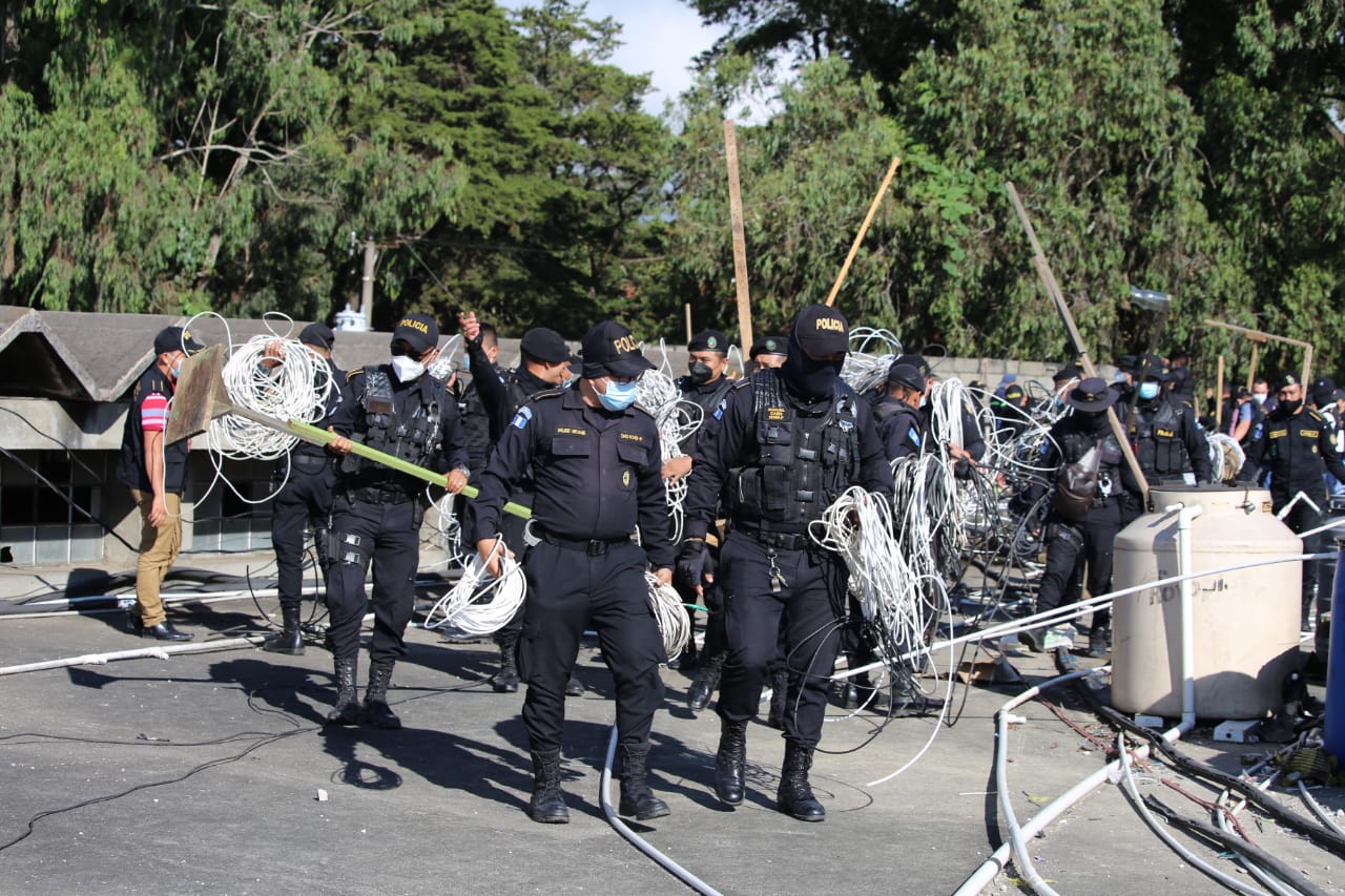 Requisan cárcel Pavón, en Fraijanes, y localizan antenas de señal, celulares y dinero