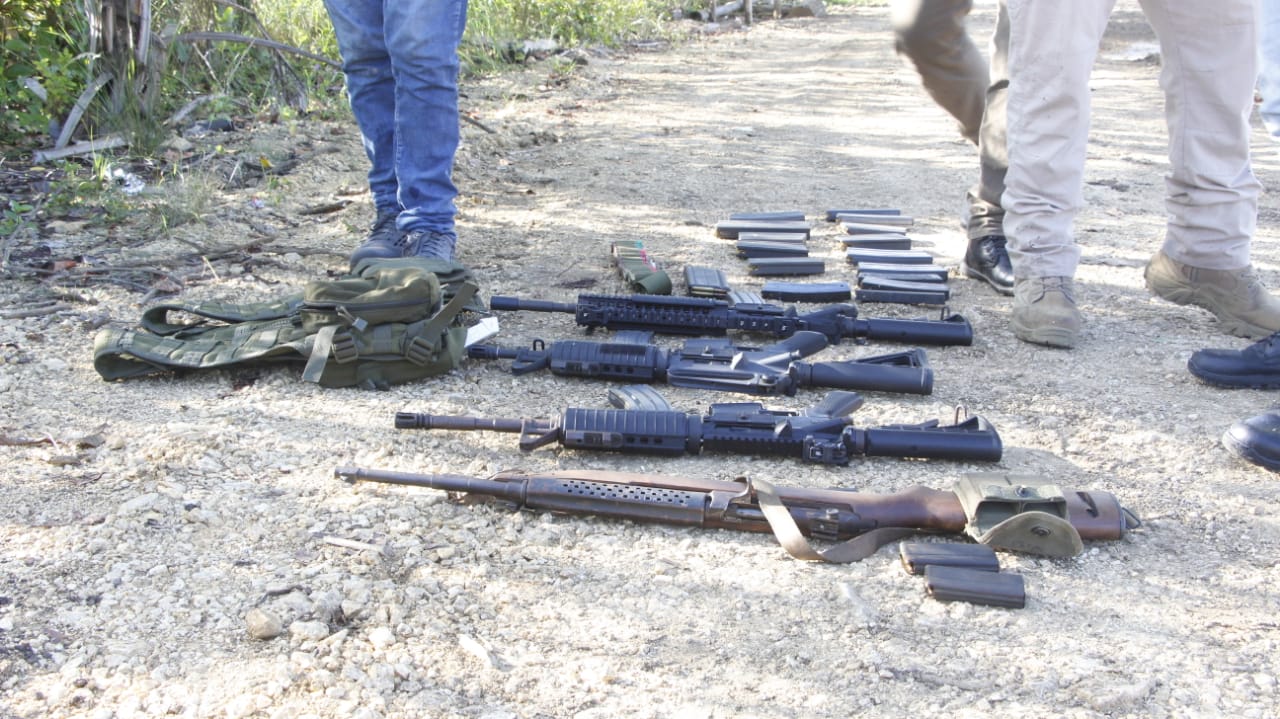 Detectives de la PNC decomisan drogas, armas y dinero durante allanamientos