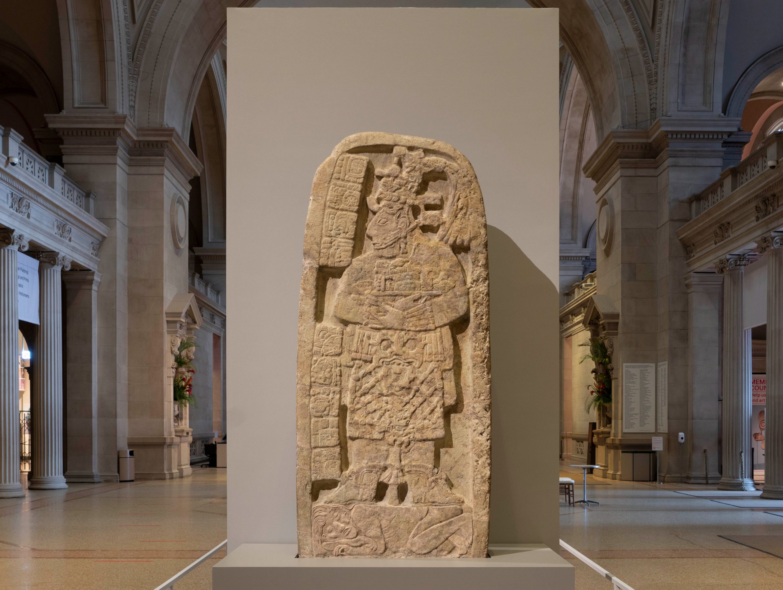 El MET de Nueva York exhibe el arte maya en su grandioso vestíbulo