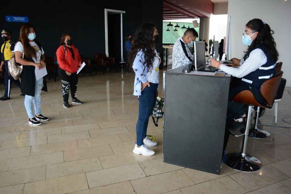 Salud inaugura puesto de vacunación contra COVID-19 en centro comercial Arkadia